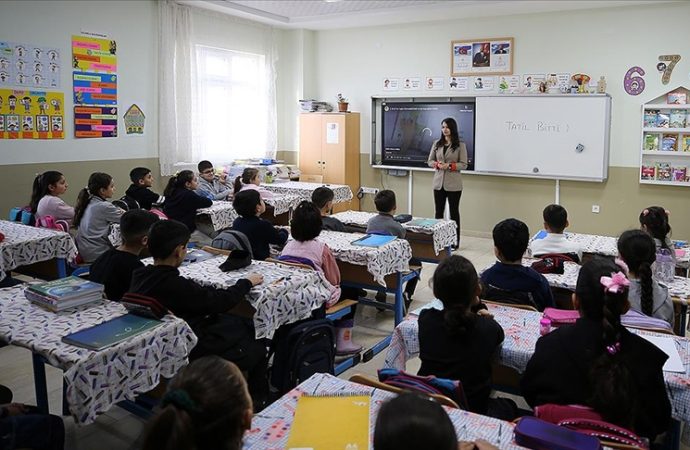 Yeni öğretim yılı yarın başlıyor: İlk ders ‘orman yangınları’