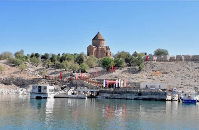 Yılda bir kez ibadete açılıyor: Akdamar Kilisesi’nde 13. ayin