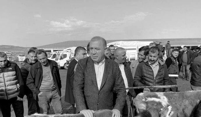 Gürsel Tekin görevde ‘ısrarcı’: İki cihan bir araya gelse mümkün değil