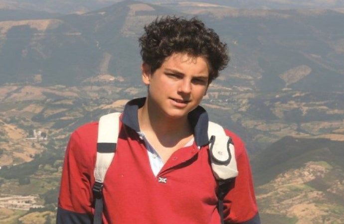 Papa 15 yaşındaki çocuğu ‘aziz’ ilan etti