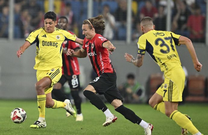 Fenerbahçeli Alvarez de milli maçta sakatlandı