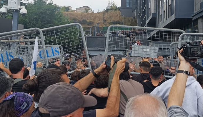 CHP İl Başkanlığı’nda biber gazlı müdahale: En az 10 gözaltı