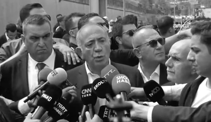 Gürsel Tekin CHP İstanbul il binasında: Pols müdahalesiyle girdi