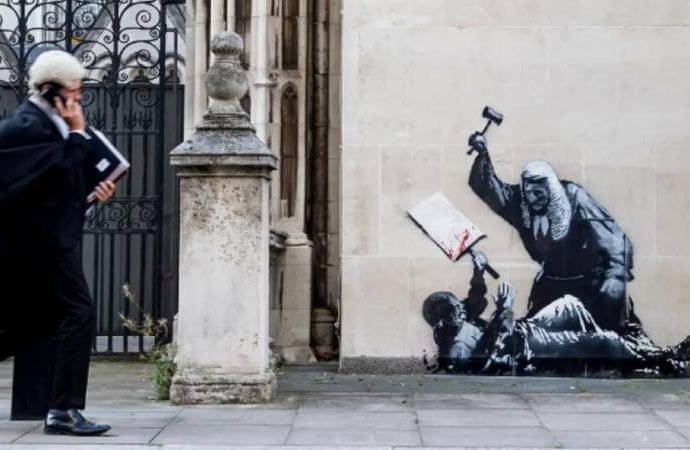 Banksy son eserini sanki Türkiye için yapmış