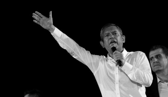 Özel’den Erdoğan’a: Okul kitaplarına darbeci olarak geçeceksin