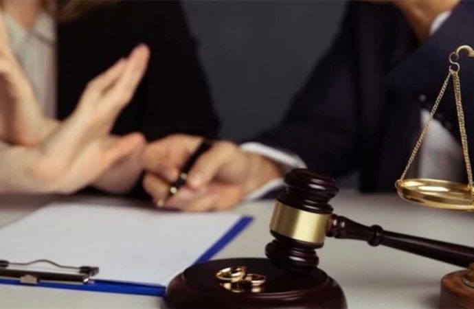 Boşanan kadının 300 gün  beklemesi kalkıyor mu? Kadınların gözü kulağı bugün AYM’de