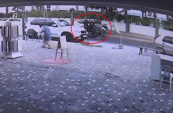 Dükkanı taradı, yoldan geçen turisti de vurdu
