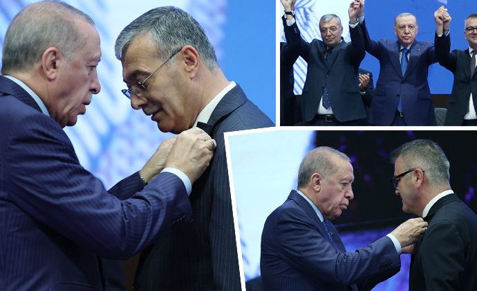 AK Parti’ye iki belediye başkanı daha katıldı, rozetlerini Erdoğan taktı