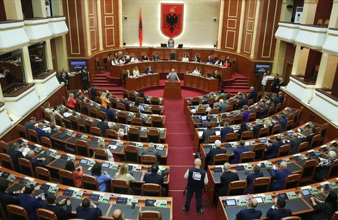 Arnavutluk’ta hükümetin bir bakanı da yapay zeka: İhalelere o karar verecek