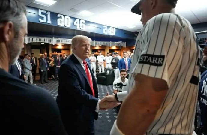 Trump Yankees maçına gitti, yuhalandı