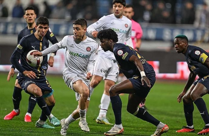 Süper Lig’de ‘Haliç Derbisi’ yarın