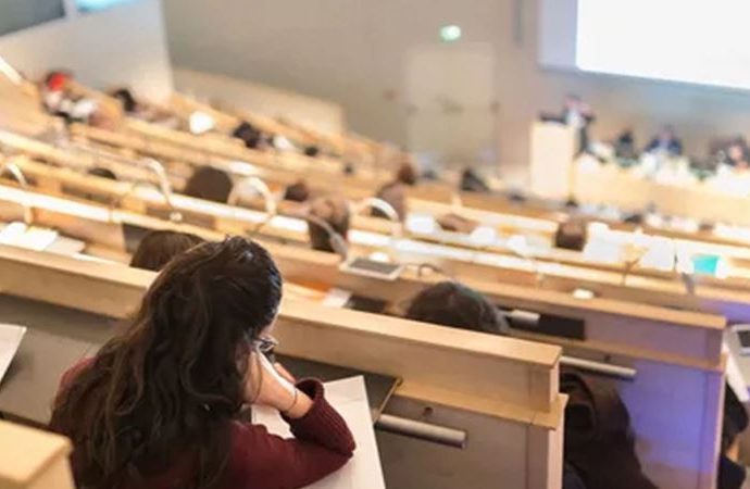 Üniversite okumanın aylık maliyeti asgari ücretin iki katını aştı