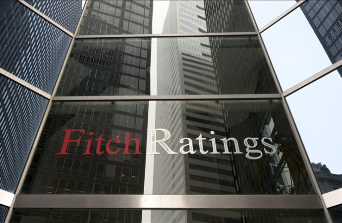 Fitch, Fransa’nın kredi notunu düşürdü