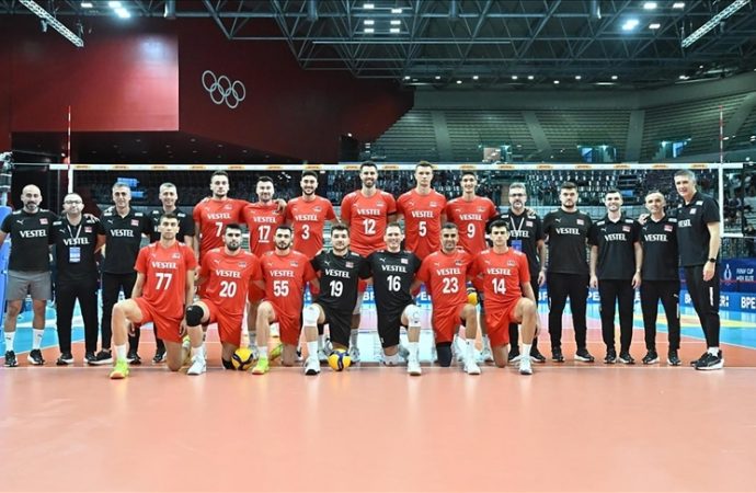 Filenin Efeleri ilk maçı set vermeden kazandı
