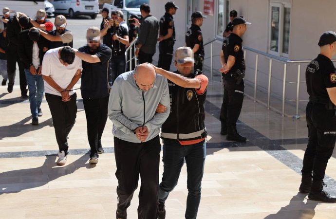 Altı ilde IŞİD operasyonu: 14 gözaltı