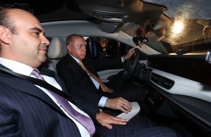 Yeni TOGG TF10 Erdoğan’a teslim edildi: İlk deneme sürüşü yapıldı