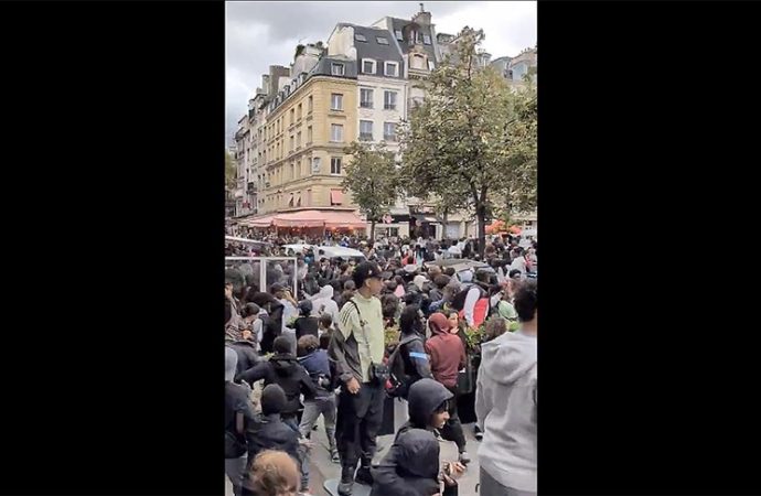 Paris’te bedava yemek izdihamı