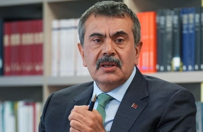 Bakan Tekin: ‘Çocuğunuzu ucuz okullara gönderin’