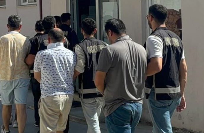 FETÖ operasyonu: Tekneyle Yunanistan’a kaçmaya çalışan sekiz kişi yakalandı