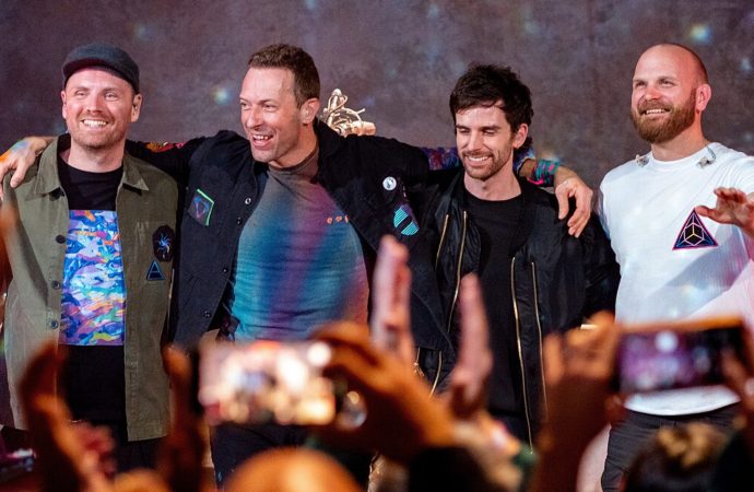 Coldplay’in Londra konserinde Kirk’ü anma gerginliği