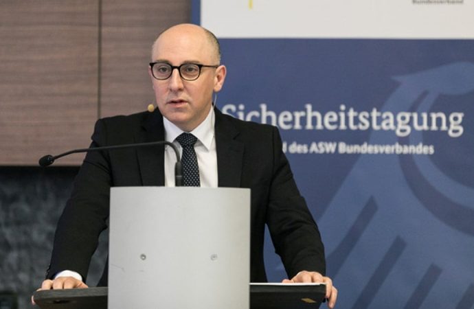 Alman İç İstihbaratı’nın başına bir Türk geliyor