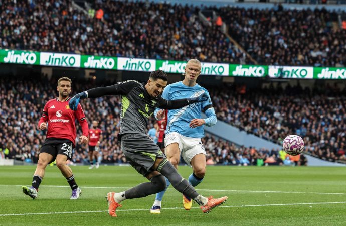 Manchester derbisinde farklı galibiyet!