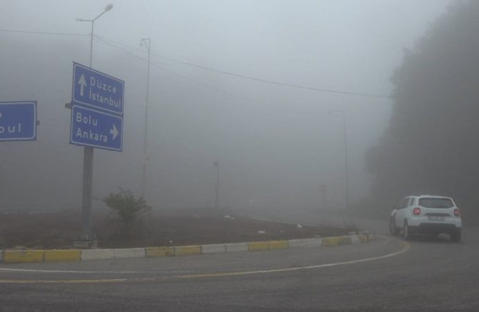 Bolu Dağı’na sis perdesi indi