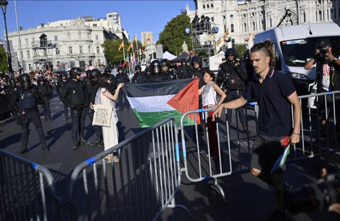 La Vuelta bisiklet turunu Gazze eylemleri durdurdu