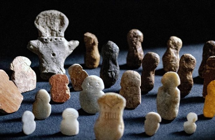 Tavşanlı Höyük’te 4 bin 500 yıllık idoller bulundu
