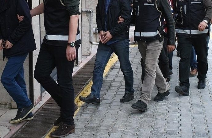 İzmir’de FETÖ’den 10 gözaltı
