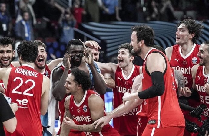 Shane Larkin 12 Dev Adam’a veda etti