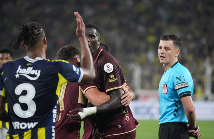 Fenerbahçe-Trabzonspor maçının iki kritik VAR kaydı: Tamam golü iptal ediyorum…