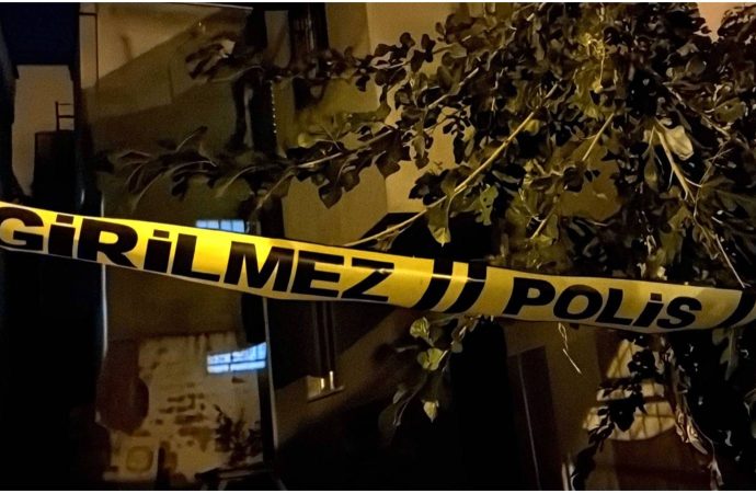 Beş yaşındaki oğlunu “Evi cinler sardı” diyerek öldürdü