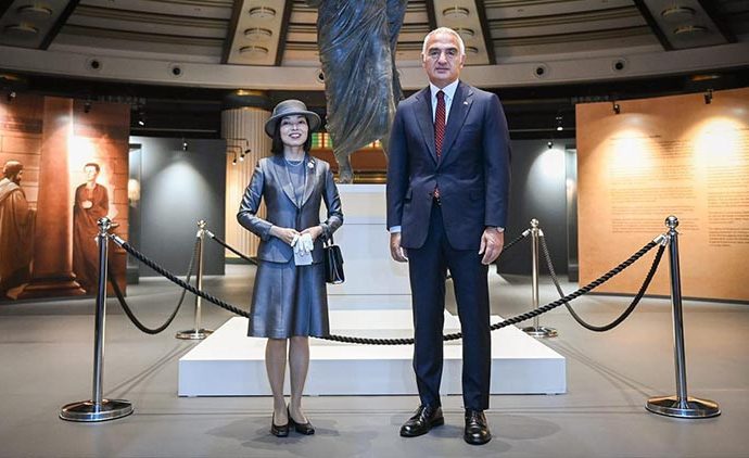 Japon prensesten anlamlı jest: Tırnağındaki detay dikkat çekti