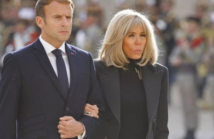 Macron eşinin kadın olduğunu belgelerle ispat edecek