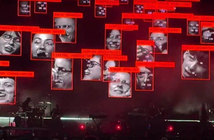Teknoloji Massive Attack konserinde: Yüz tanıma sistemi kullanıldı, dinleyicinin ruh hali dev ekrana yansıtıldı