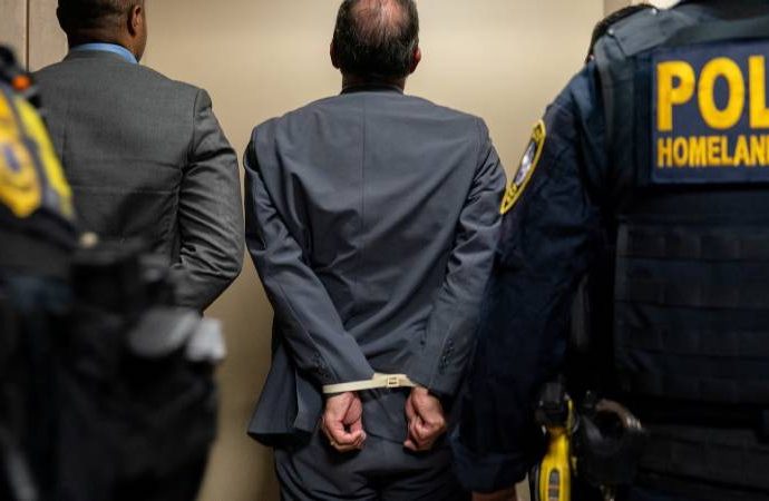 New York’ta göçmen polisi protestosunda 70 gözaltı