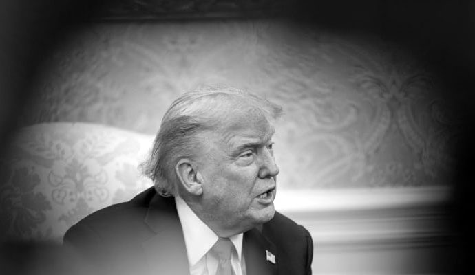 ‘Eşiyim’ diyerek Trump’ın konutuna girmeye çalıştı