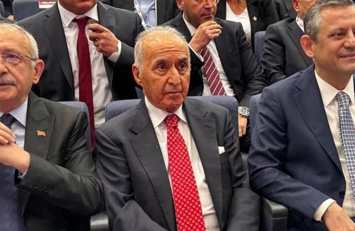 Özgür Özel, Kılıçdaroğlu’nu ve önceki genel başkanları arayıp kurultaya davet etti