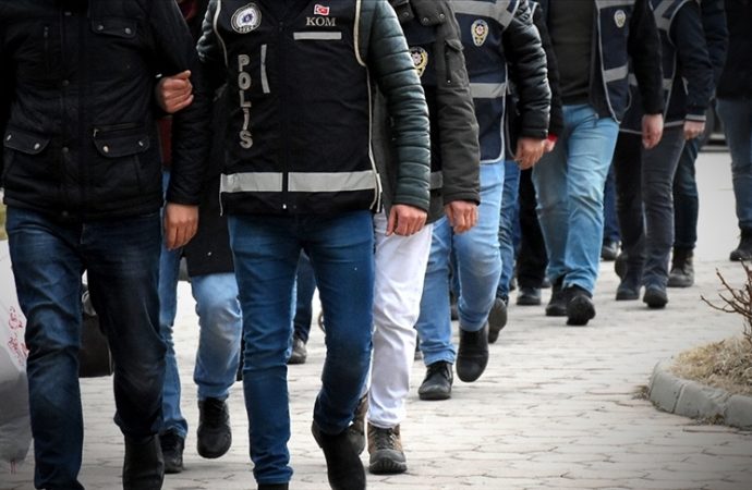 İzmir’de FETÖ operasyonu: 10 gözaltı