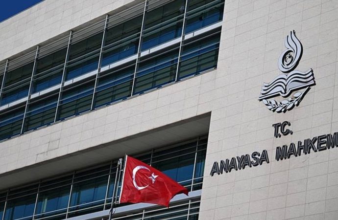 AYM’den emsal karar: Beyaz yakalı da sendikal haktan yararlanır
