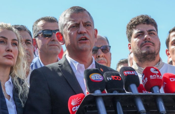 CHP’de iki kurultay ve il kongresi dosyası birleştirildi