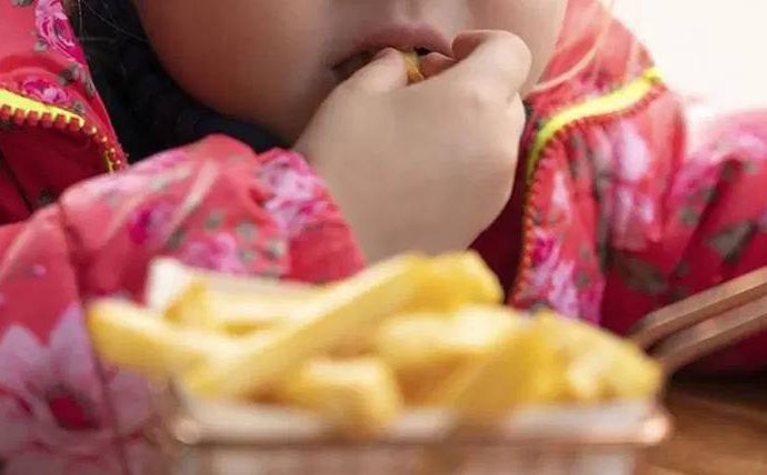 Uzmanına göre çocuklarda obezitenin kaynağı okul kantini