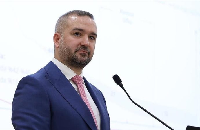 Karahan: Ara hedeflerden sapma olursa para politikası duruşu sıkılaştırılacak