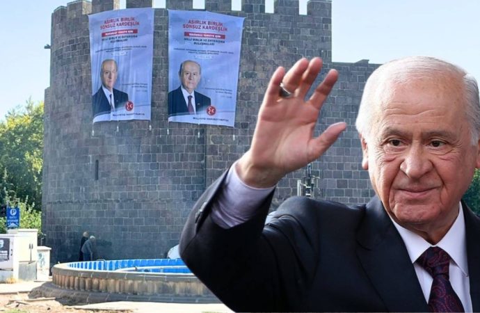 Diyarbakır Surları’na Devlet Bahçeli posterleri asıldı