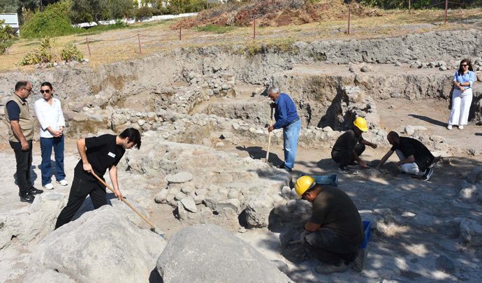 Smyrna Höyüğü’nde 5 bin yıllık seramik bulundu