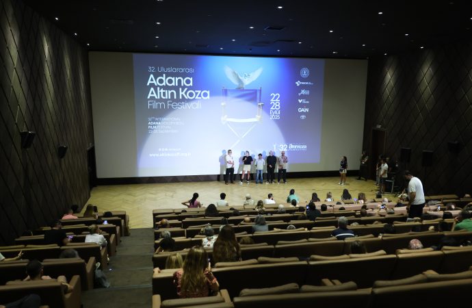 Altın Koza Film Festivali’nde dün:  “Uçan Köfteci” ve “Cinema Jazireh” seyirciyle buluştu