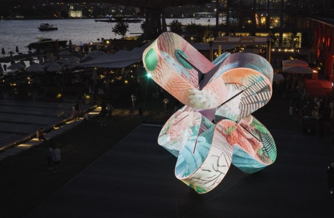 Güvenç Özel’in ‘Neuroflux’ı Contemporary Istanbul’da