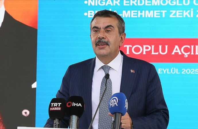 Bakan Tekin: Derslik başına öğrenci sayısı ilköğretimde 23, ortaöğretimde 20