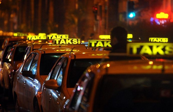 İstanbul’da turistten yüksek ücret alan taksilerin çalışma ruhsatı iptal edildi